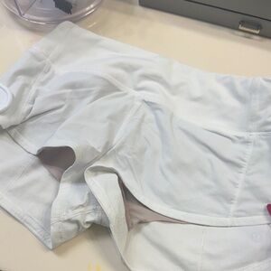 Women's White Shorts

THE LINING IS CUT OUT!